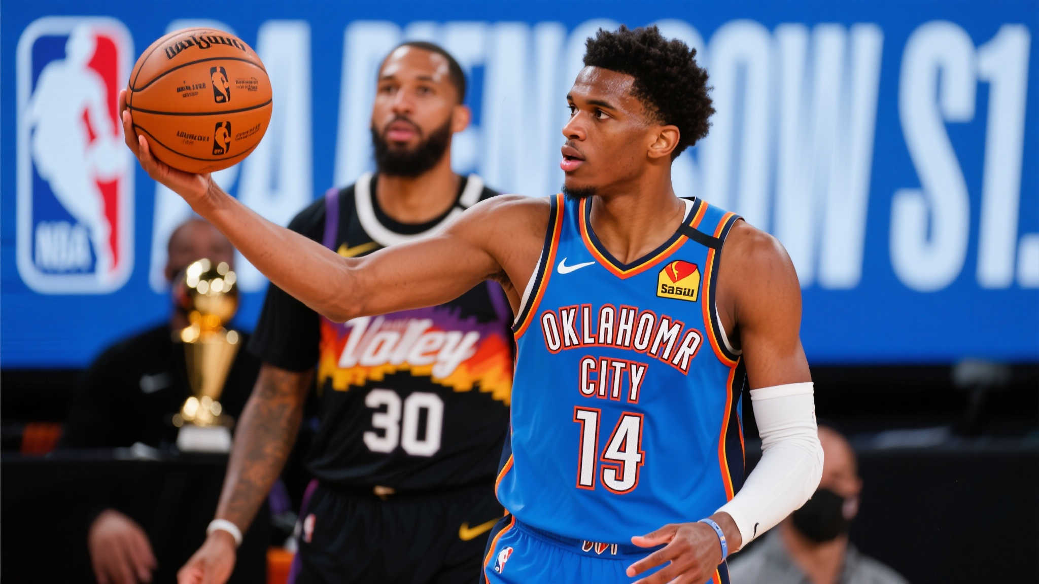 作为俄克拉荷马城雷霆队绝对核心，谢伊·吉尔杰斯-亚